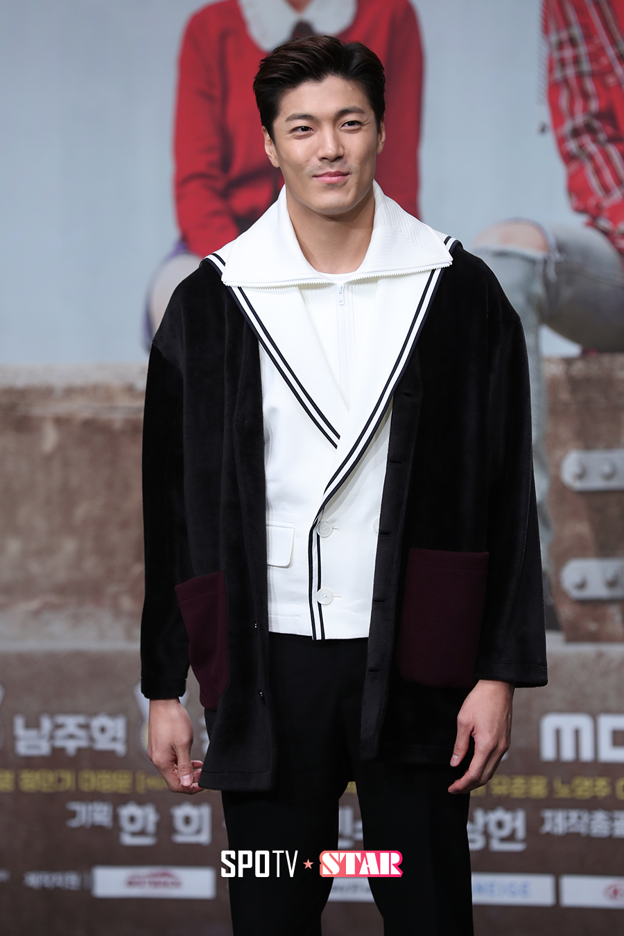 [포토S] 이재윤, 어색한 포토타임