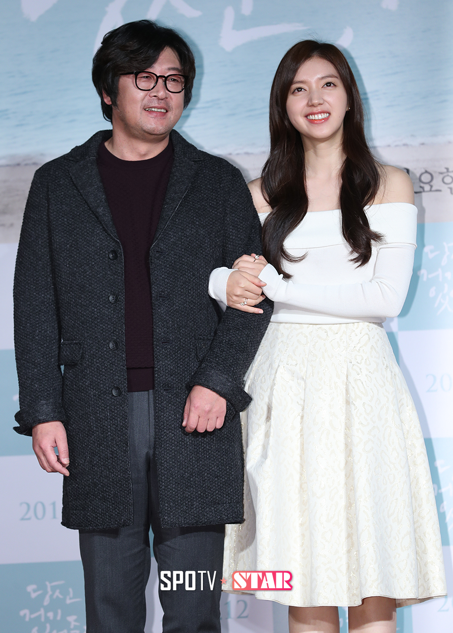[포토S] 김윤석, 채서진 옆에서 행복한 미소