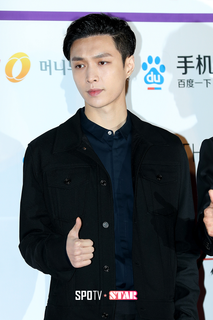[포토S] 포즈 취하는 엑소 레이
