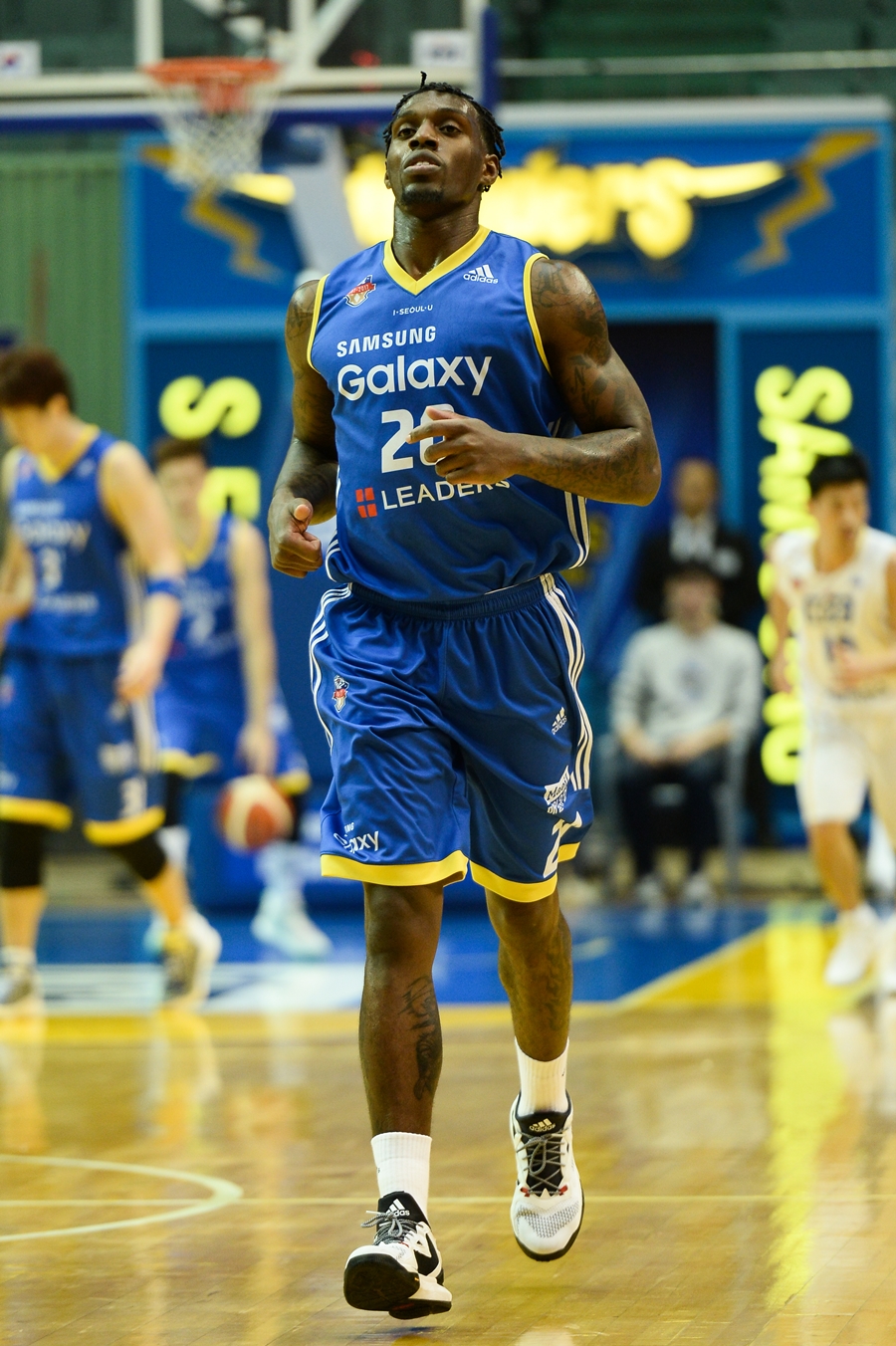 [KBL] '라틀리프 36득점' 삼성, KCC 꺾고 단독 1위