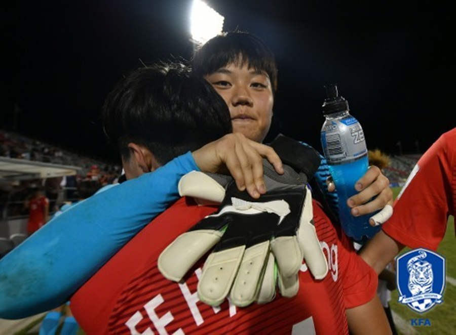 [여자 U-20] 'PK 선방' 김민정 "MOM 얼떨떨...리플레이 계속 봤다"