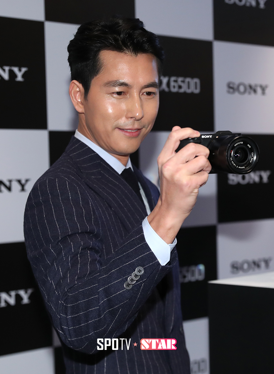 [포토S] 정우성, '오늘은 내가 찍는다'