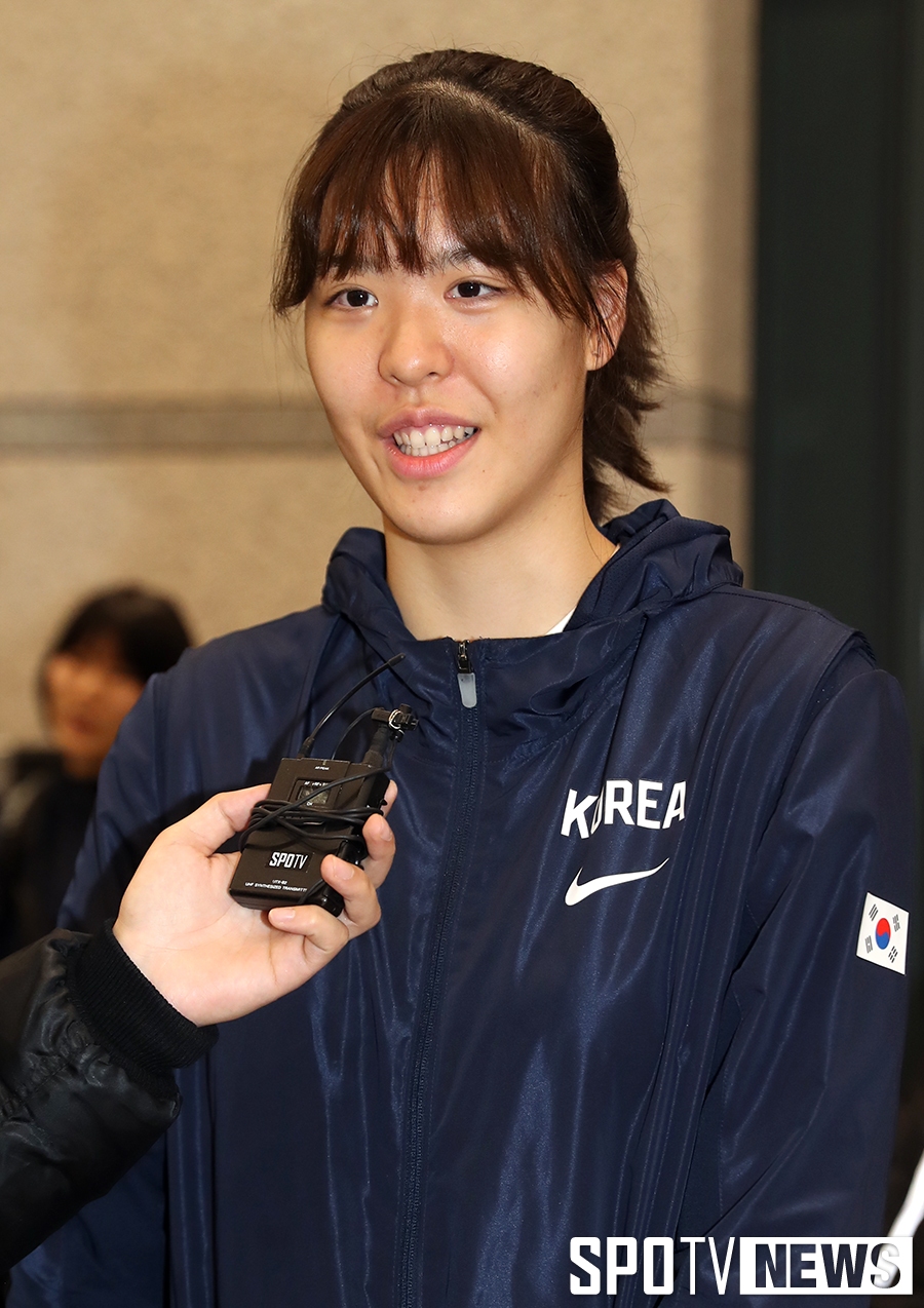 [포토S] 스포티비와 인터뷰 하고 있는 박지수