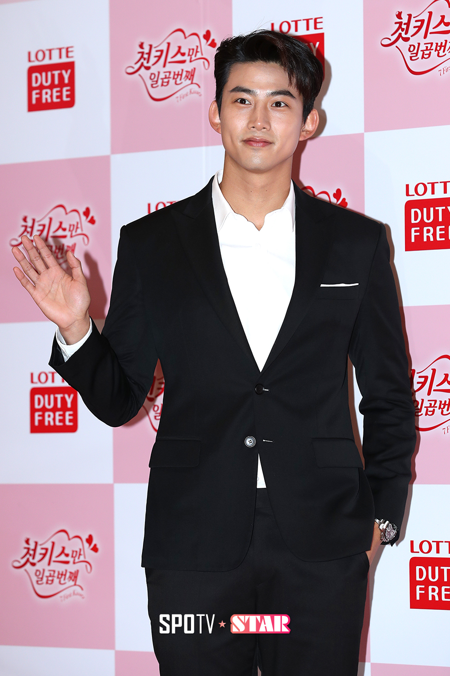 [포토S] 옥택연, 깔끔한 슈트 자태