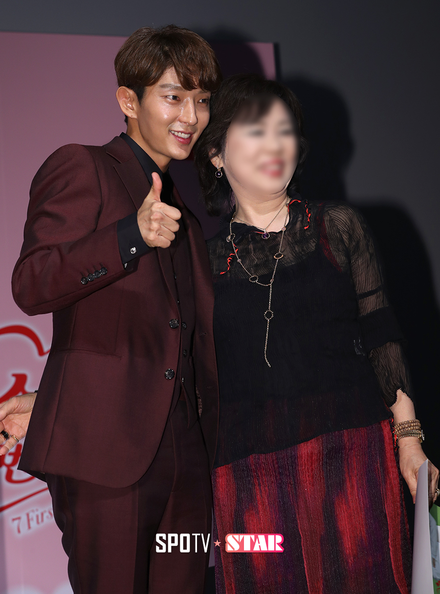 [포토S] 이준기, 일본팬과 다정하게!