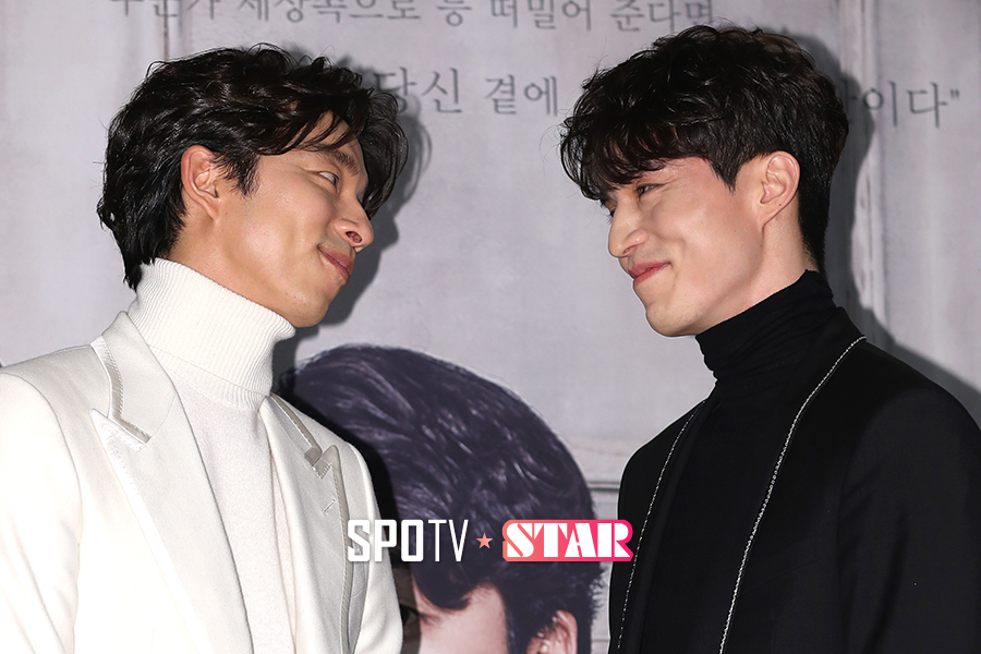 [포토S] 공유-이동욱, 웃음 참으며 눈싸움