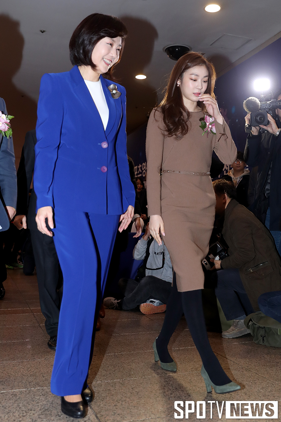 [포토S] 김연아, 조윤선 문체부 장관과 입장
