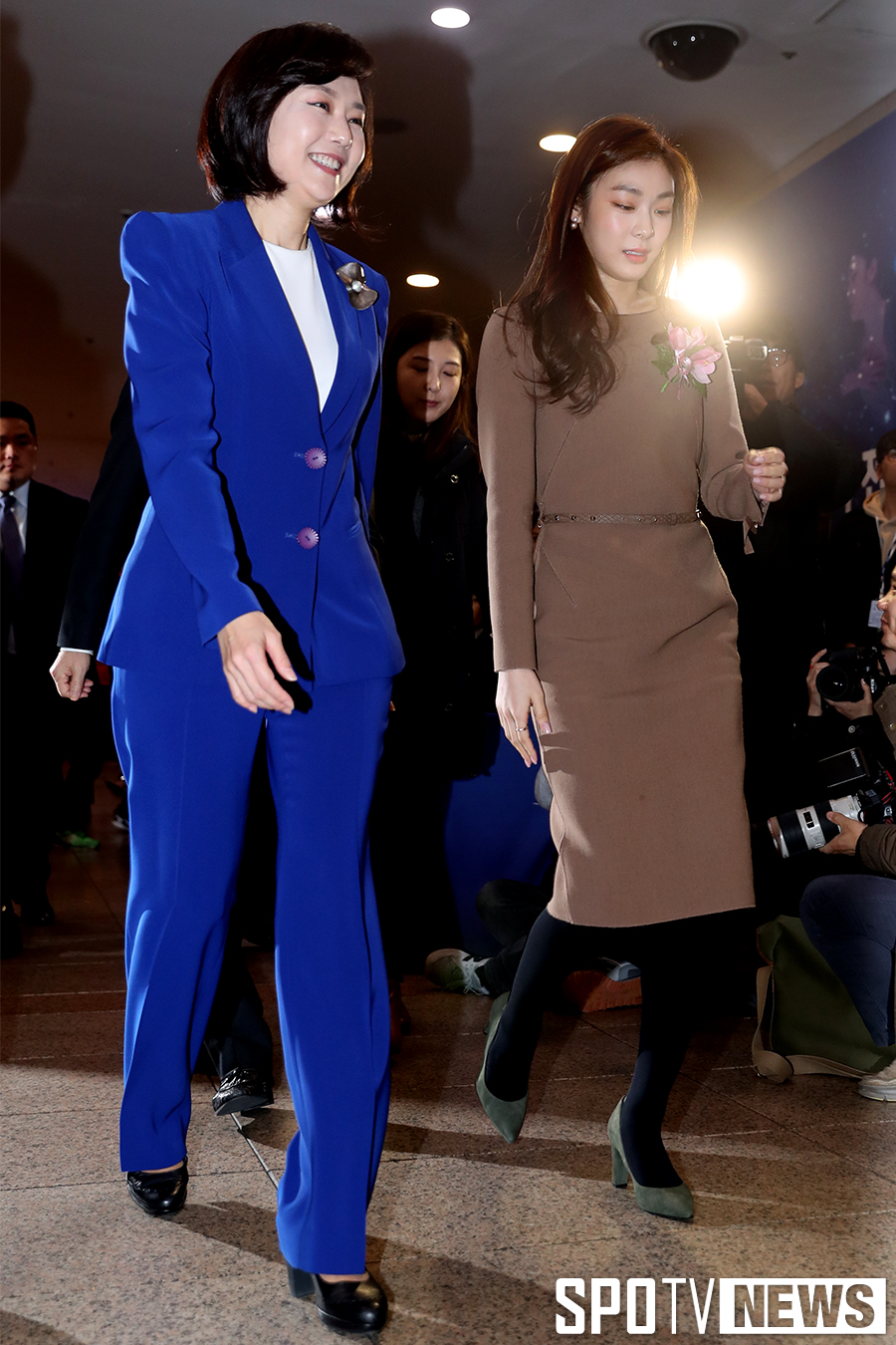 [포토S] 김연아, 조윤선 문체부 장관과 함께 입장