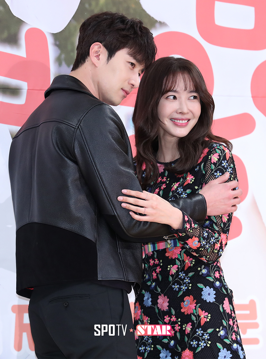 [포토S] 김민수-왕지혜, 완벽한 '앙드레 김' 포즈