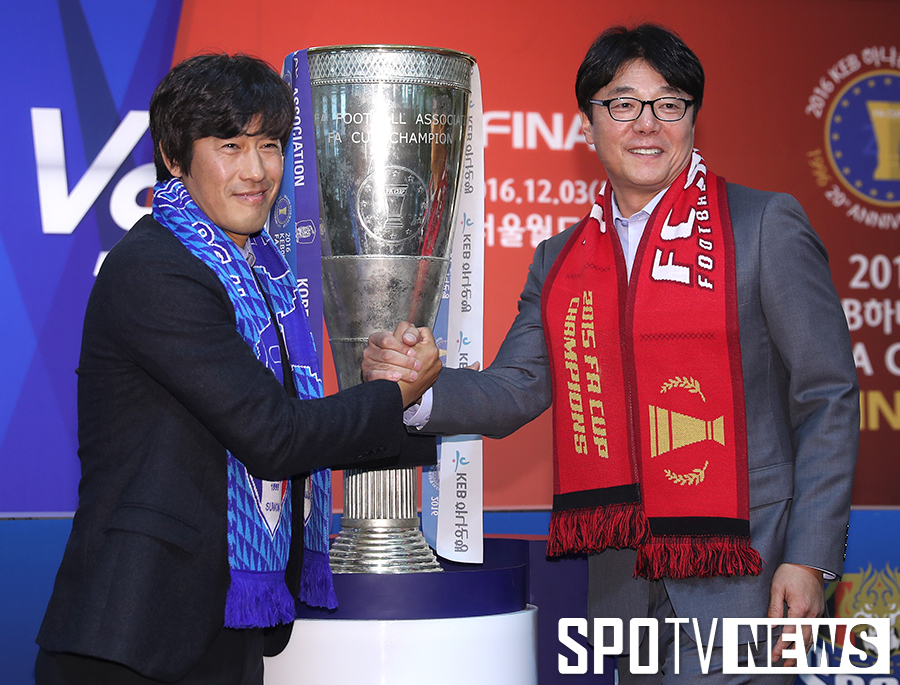 [포토S] 황선홍-서정원, '우승에 양보는 없다!'