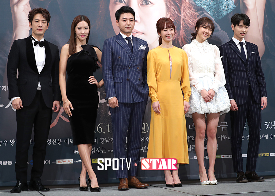 [포토S] 포즈 취하는 '다시, 첫사랑'의 주역들!