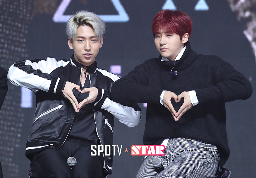 [포토S] B1A4 바로-신우, 카메라 향해 샤프한 하트