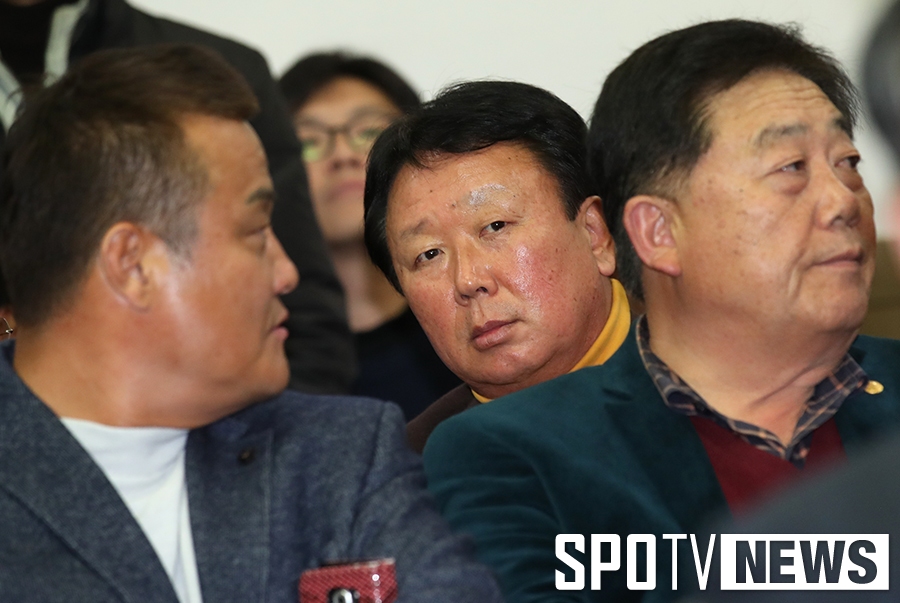 [포토S] 선동열, '김응용 감독님의 결과는'