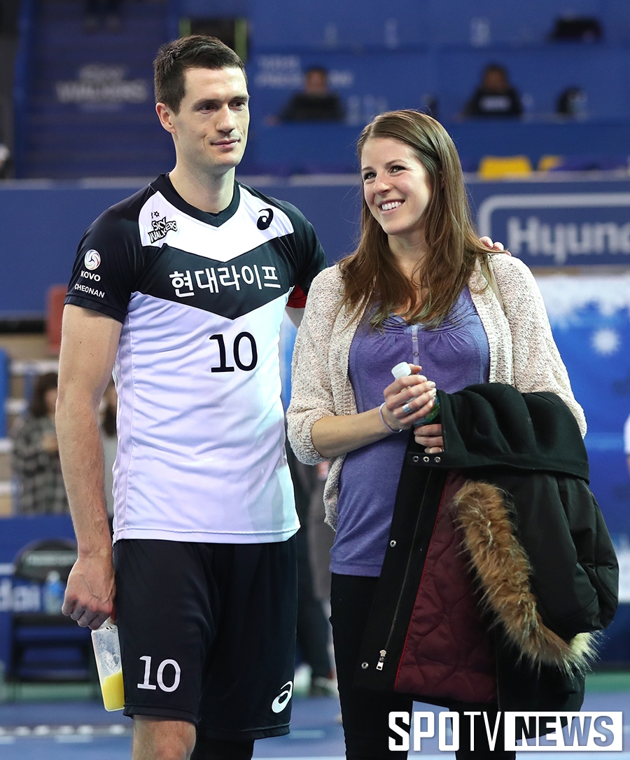 [포토S] 톤, '한국에 온 아내 때문에 힘이 나요'