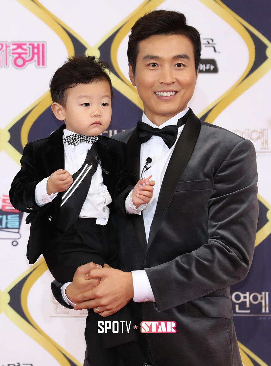 [포토S] 아빠와 함께 젠틀한 '대박이'