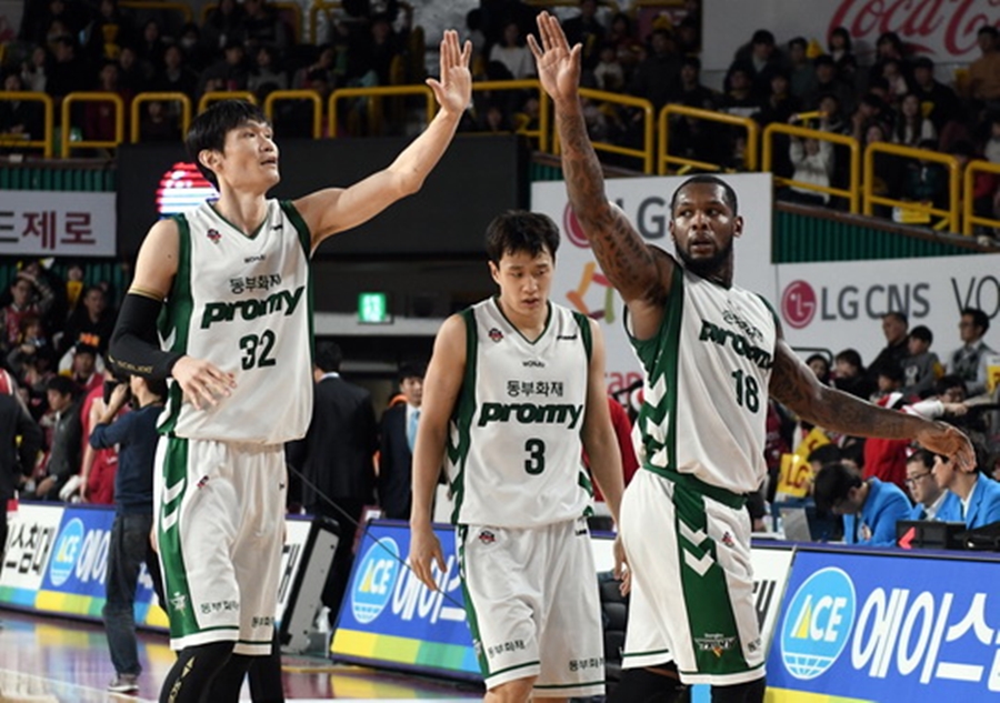 [KBL] '자유투까지 100%' 동부 5연승 이끈 '산타' 벤슨