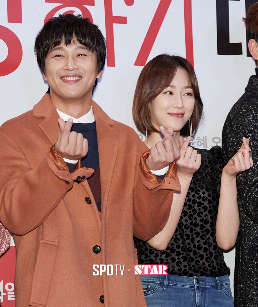 [포토S] 차태현-서현진, 기분 좋은 손하트 날리며