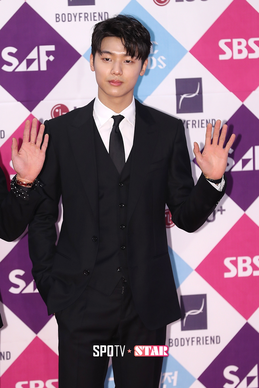 [포토S] 포즈 취하는 씨엔블루 강민혁