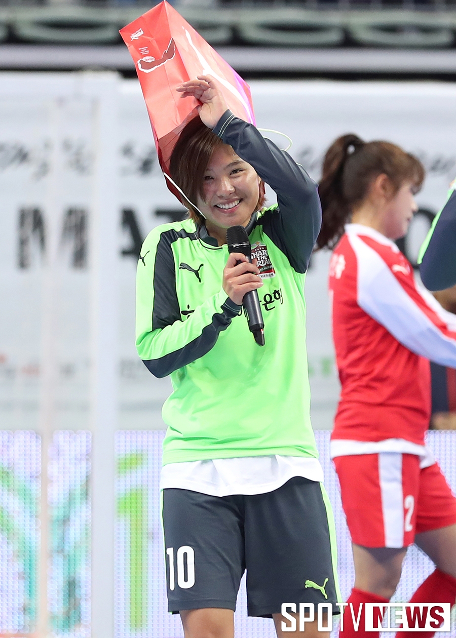 [포토S] 지소연, 복면 벗은 지메시!