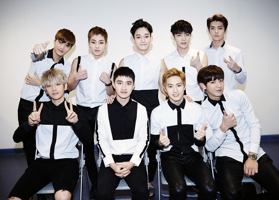 엑소의 2016년, 걸어온 길마다 신기록