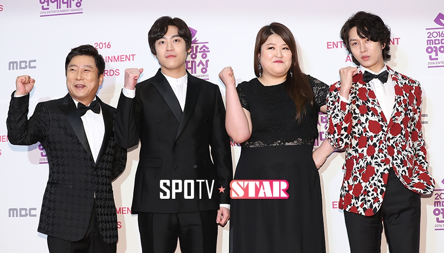 [포토S] 포즈 취하는 '은밀하게 위대하게' 팀!