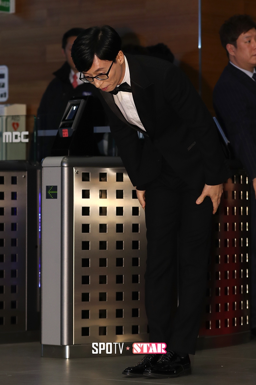 [포토S] 유재석, 언제나 예의 바른 인사