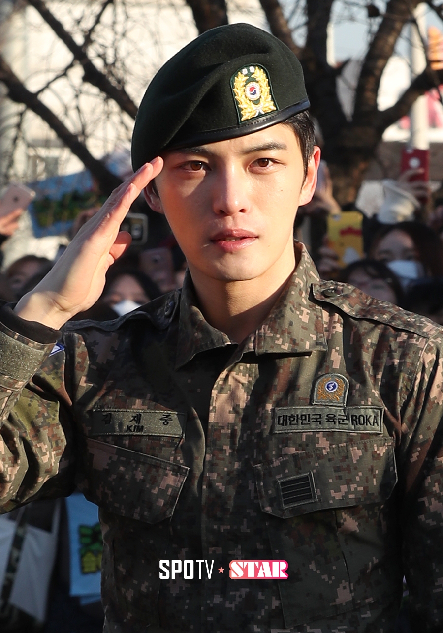 [포토S] 김재중, 늠름한 전역 인사!