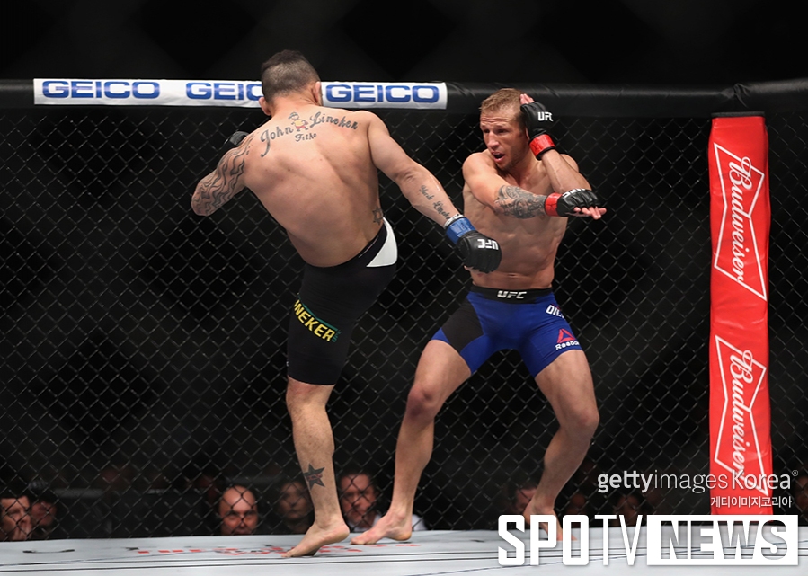 [포토S] TJ 딜라쇼, 가볍게 회피(UFC 207)