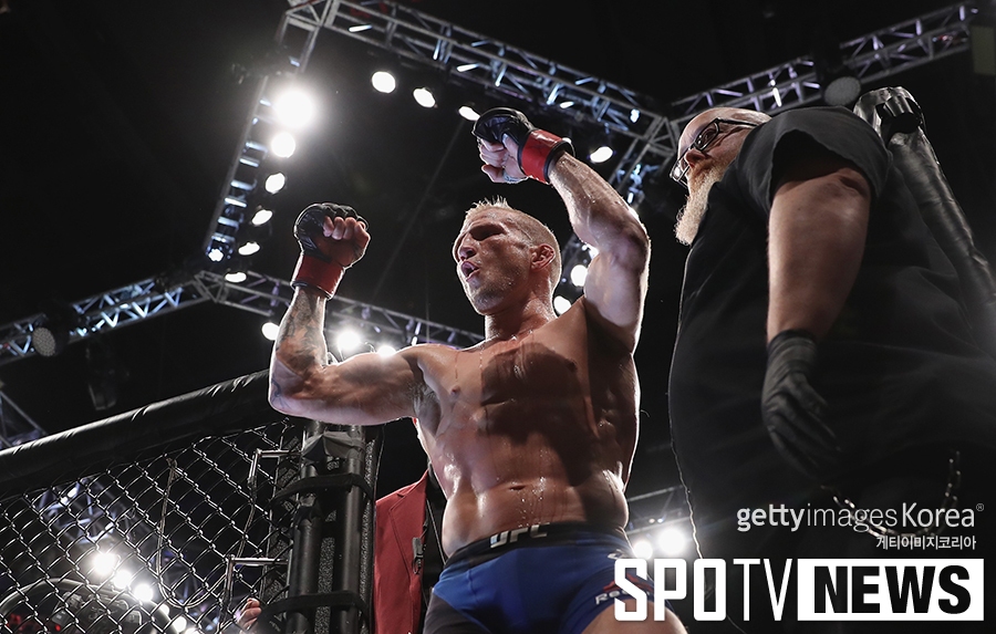 [UFC 207] TJ 딜라쇼, '이제 내 벨트 찾으러 간다'