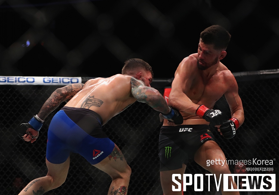 [UFC 207] 코디 가브란트, 도미닉 크루즈 복부 강타
