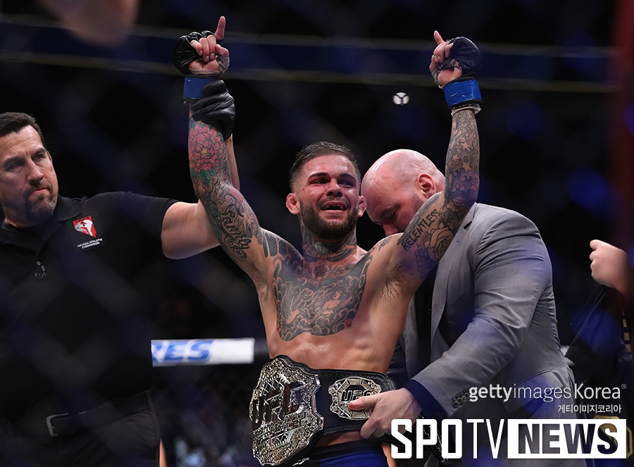 [UFC 207] 코디 가브란트, 눈물의 챔피언 벨트