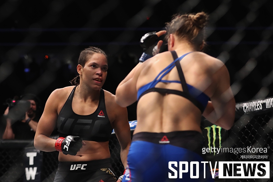 [UFC 207] 론다 로우지 압박하는 아만다 누네스