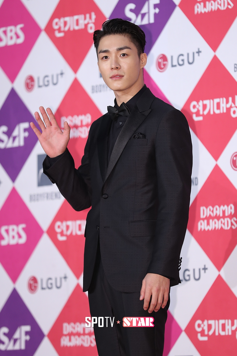 [포토S] 포즈 취하는 배우 서하준 (SBS 연기대상)