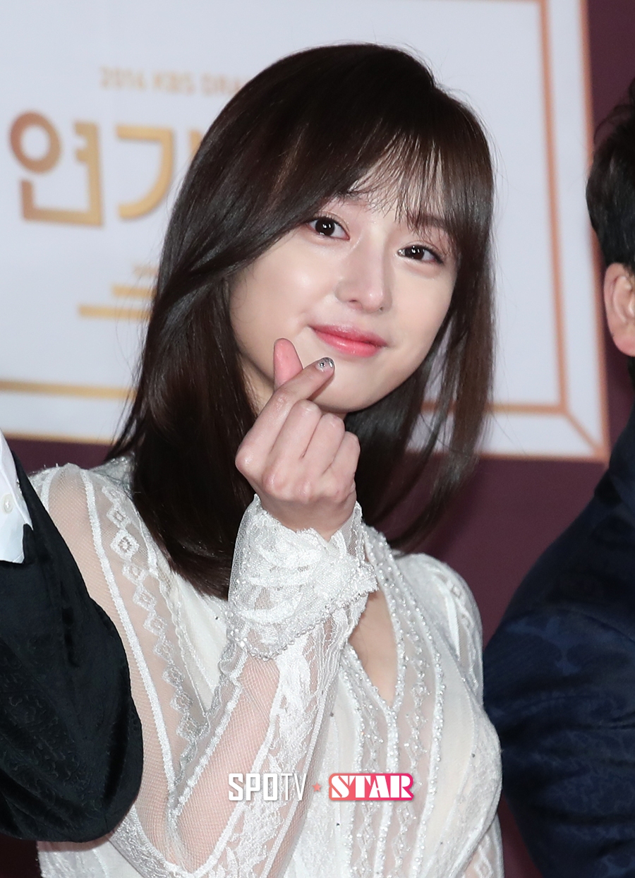 [포토S] 김지원, 연말 마무리하는 손하트(KBS 연기대상)