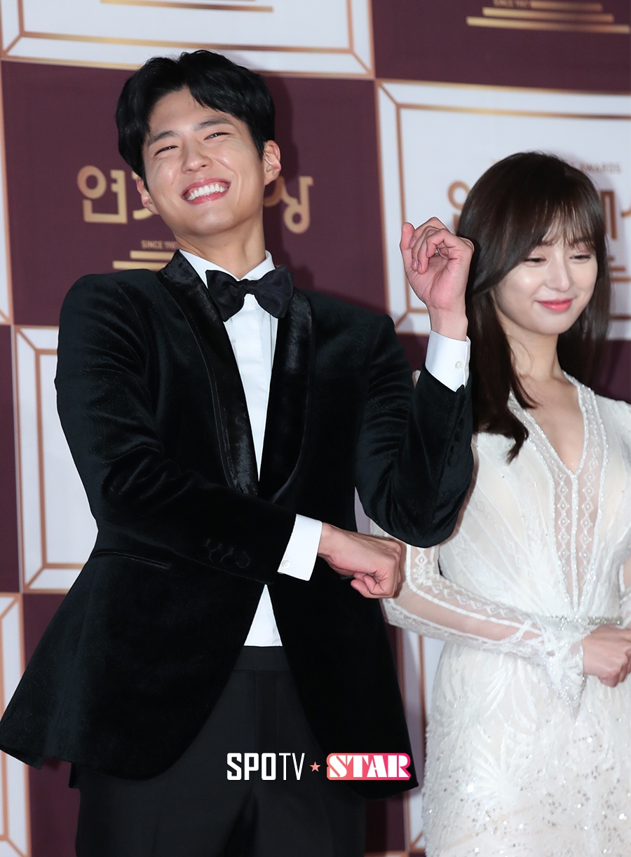 [포토S] 박보검, 수줍은 댄스타임(KBS 연기대상)