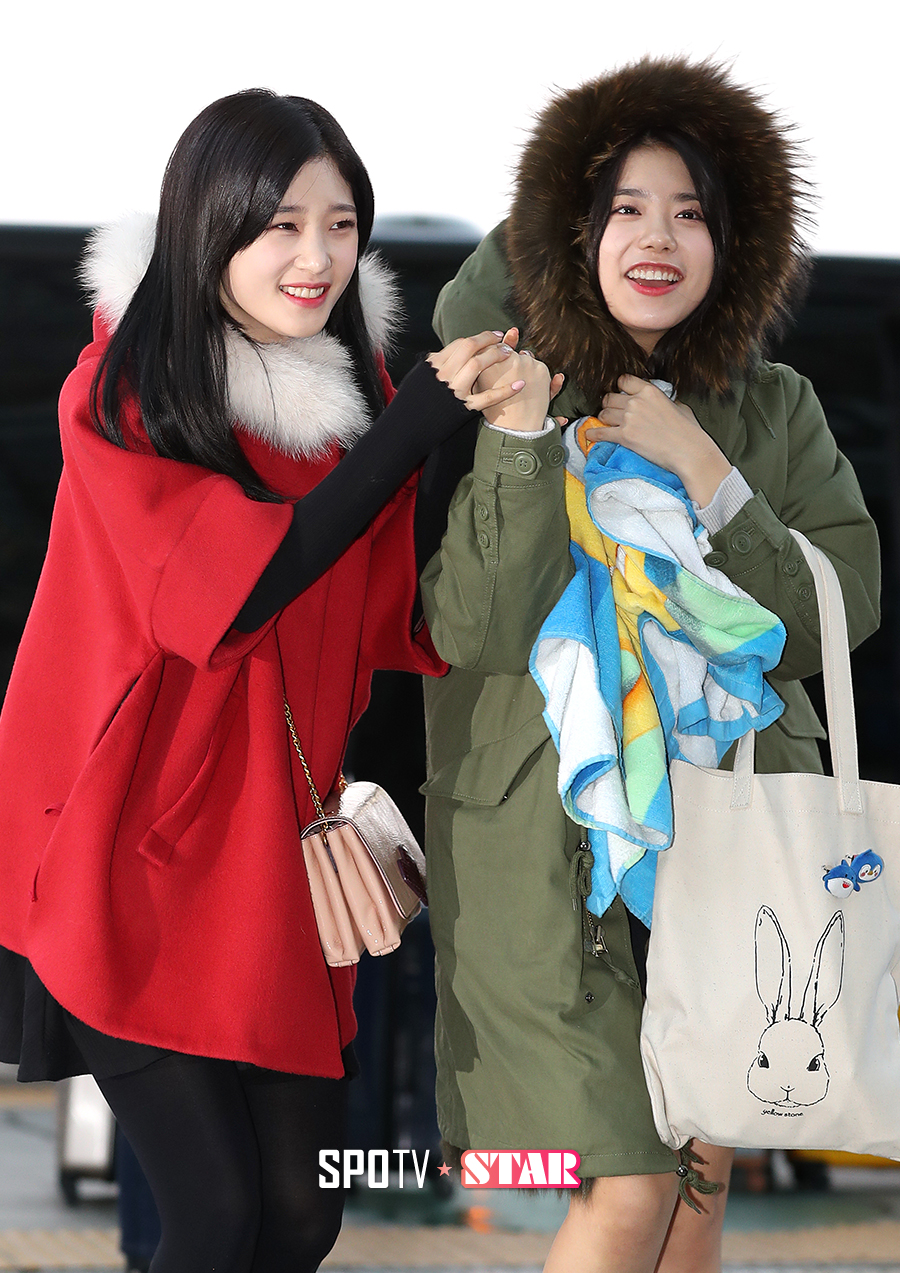[포토S] 김소혜, '오늘 채연 언니 생일이래요~'