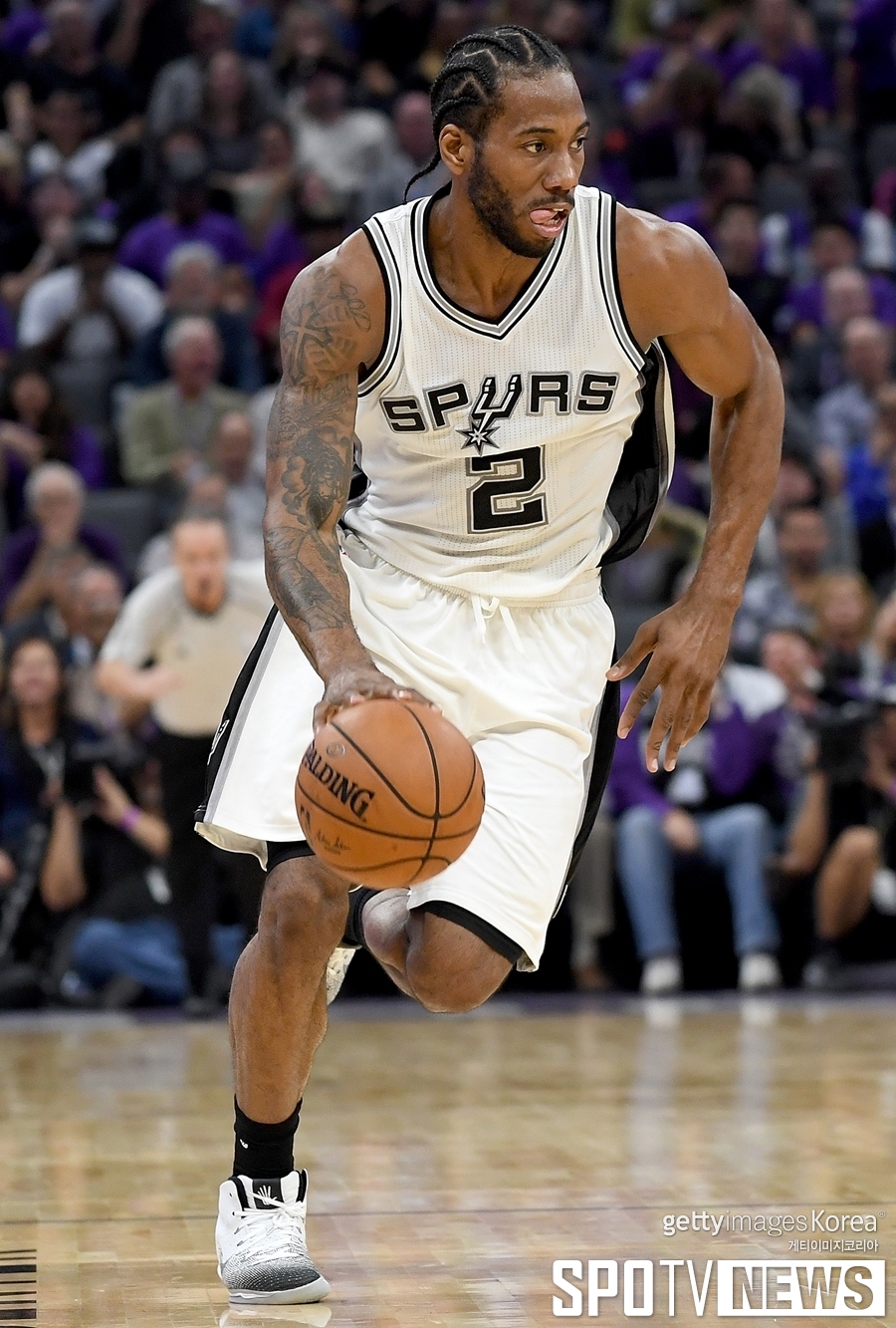 [NBA] '빛나는 4쿼터' 레너드-밀스, 원정 11연승 이끌다