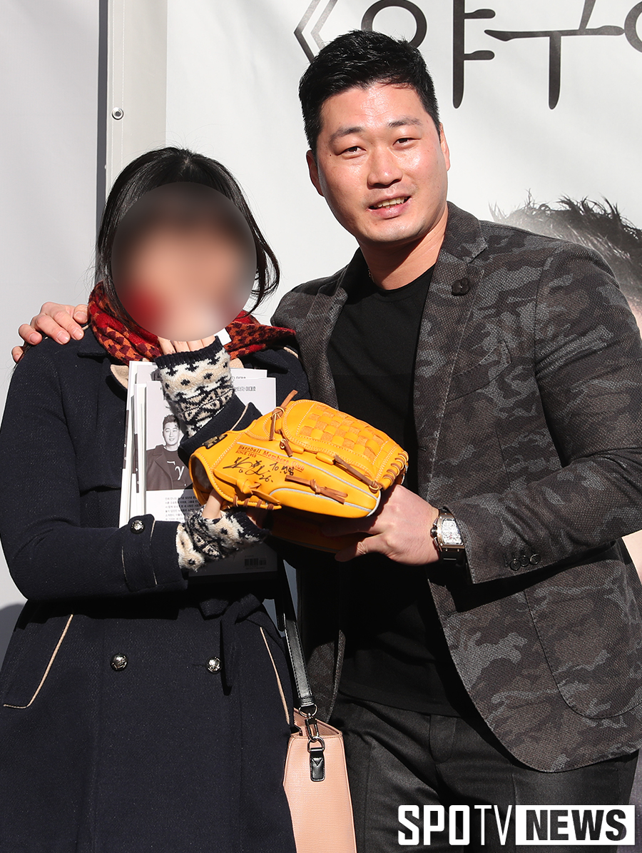 [포토S] 오승환, 돌부처의 따스한 미소와 손길