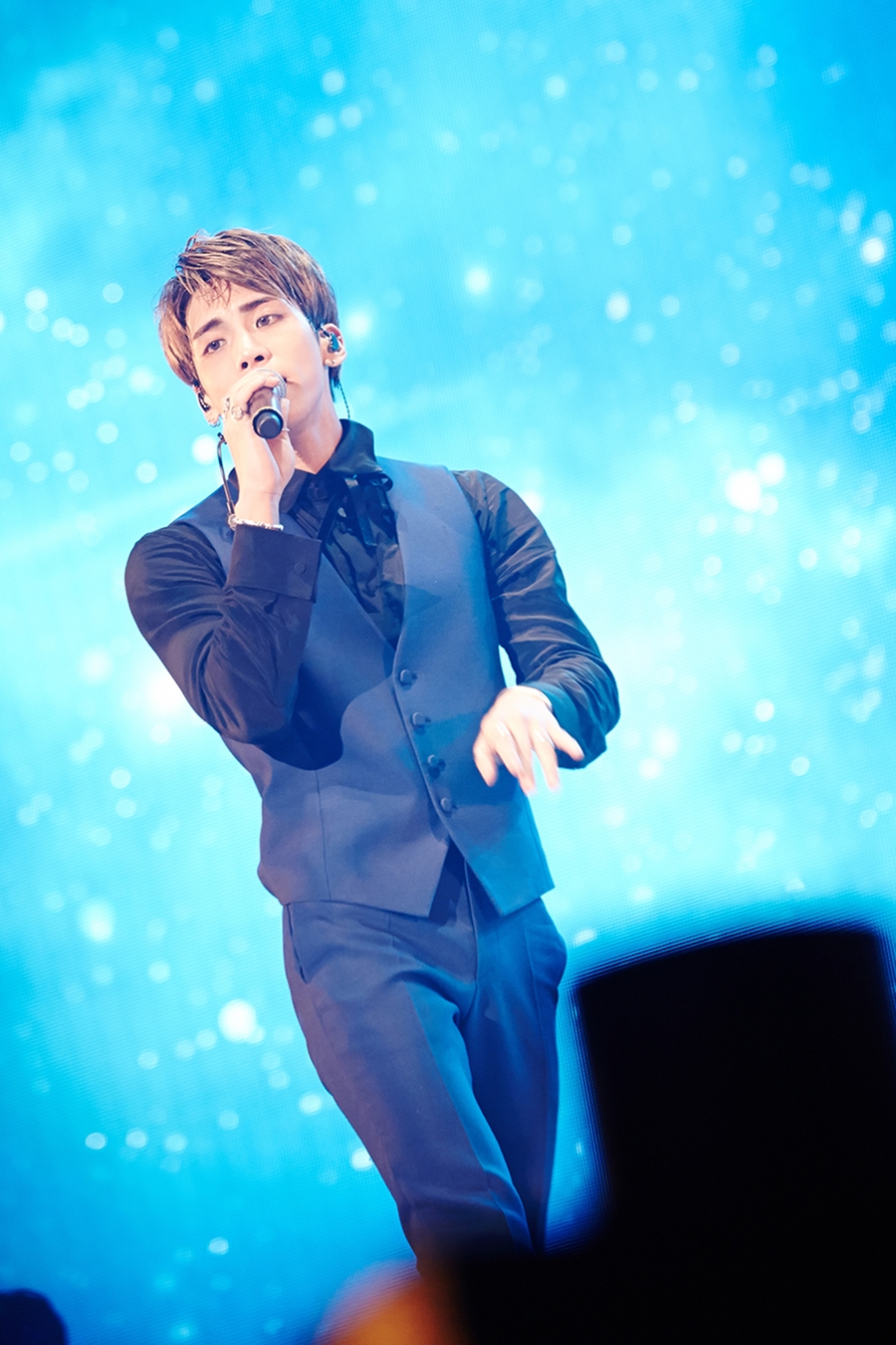 샤이니 종현, 솔로 콘서트 화려한 포문 열었다! 첫 공연 대성황