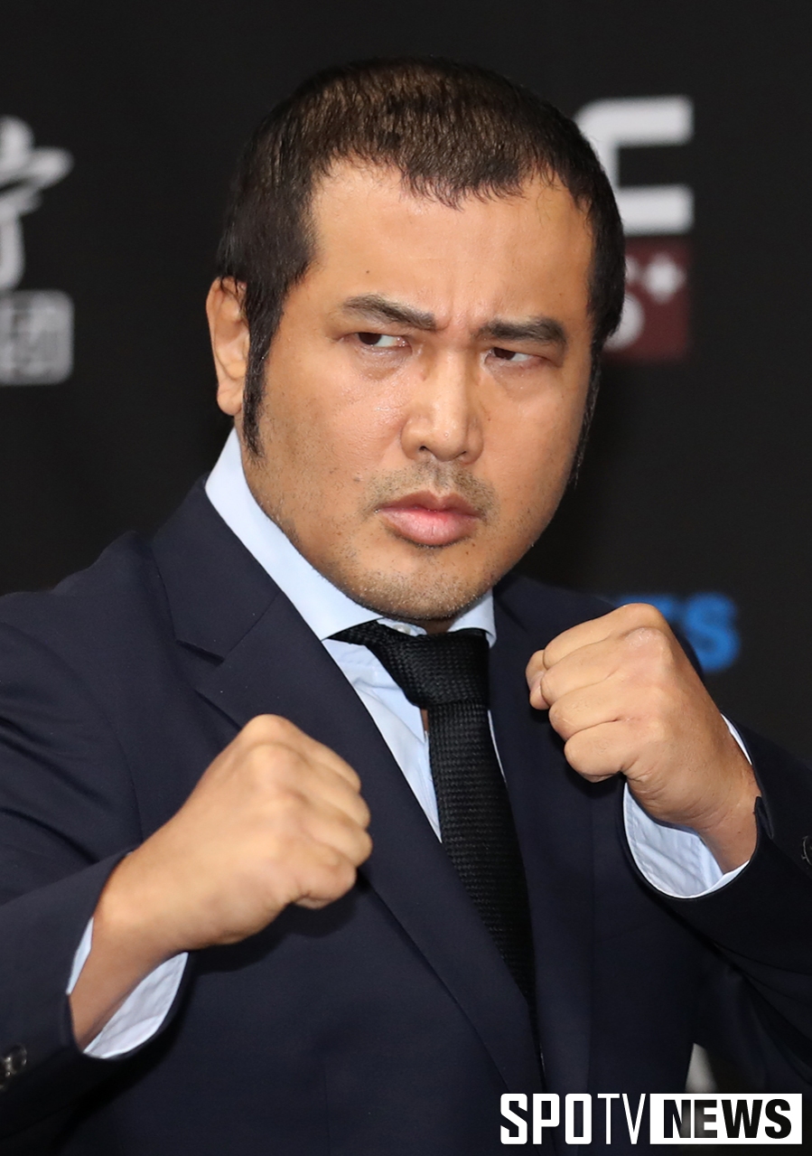 [포토S] 김보성, 눈빛은 벌써 파이터