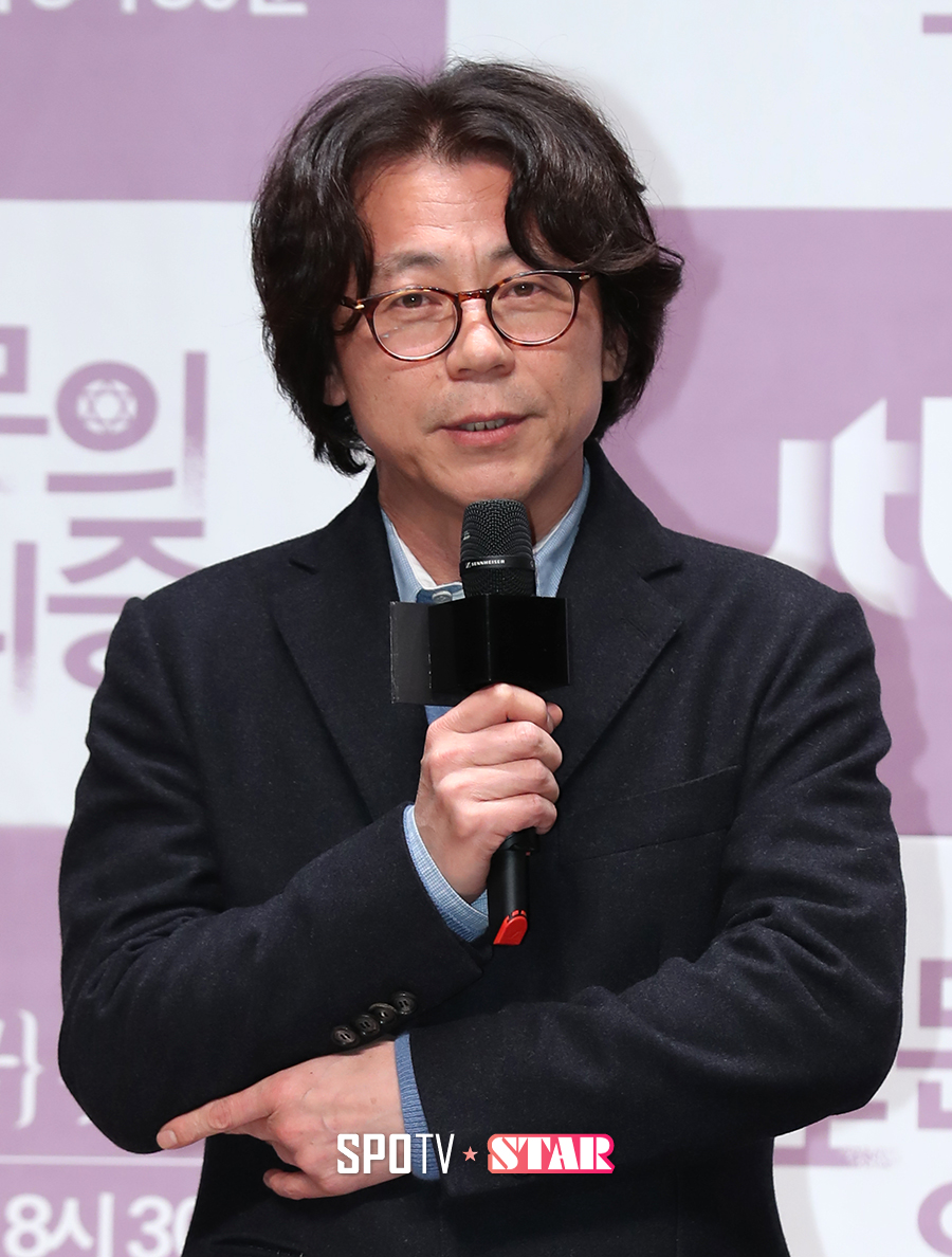 [포토S] 인사하는 드라마 솔로몬의 위증 강일수 감독