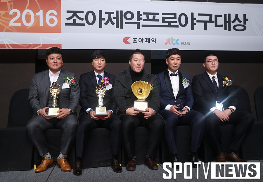 [포토S] 기념 촬영하는 조아제약프로야구대상 수상자들