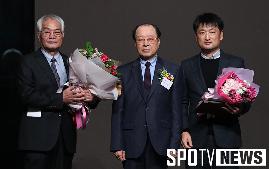 [포토S] 허구연 장학회 수상자들