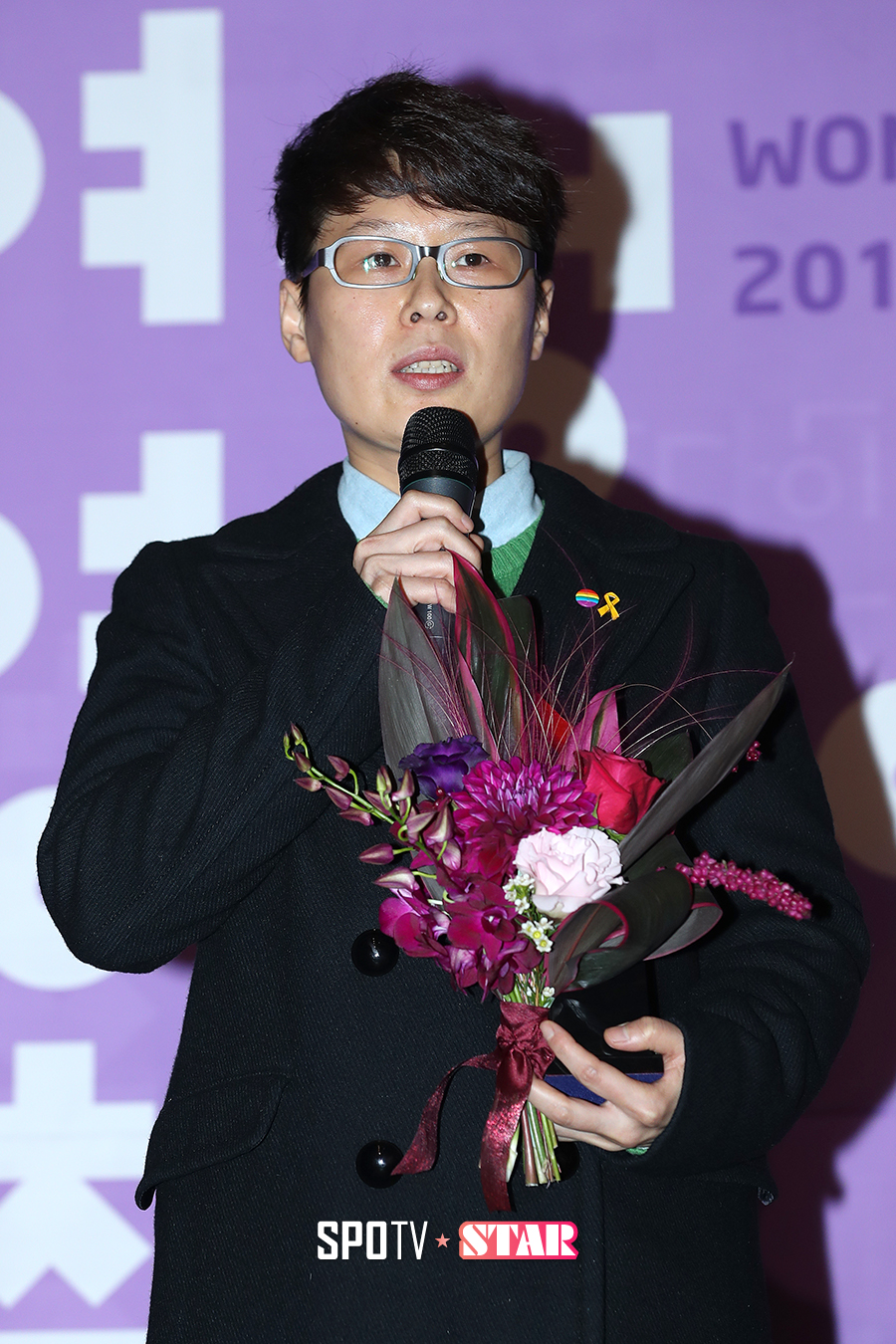 [포토S] 이영 감독, 다큐멘터리상 수상