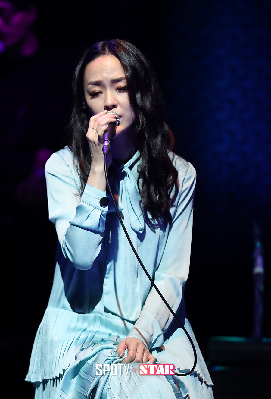 [포토S] 김윤아, 개성 넘치는 무대