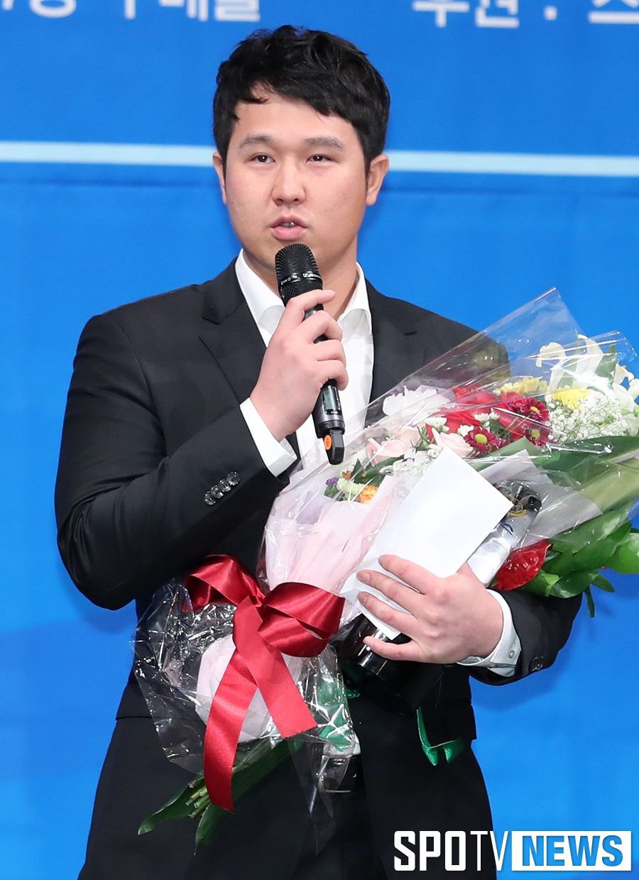 [포토S] 올해의 기록상 수상한 최정