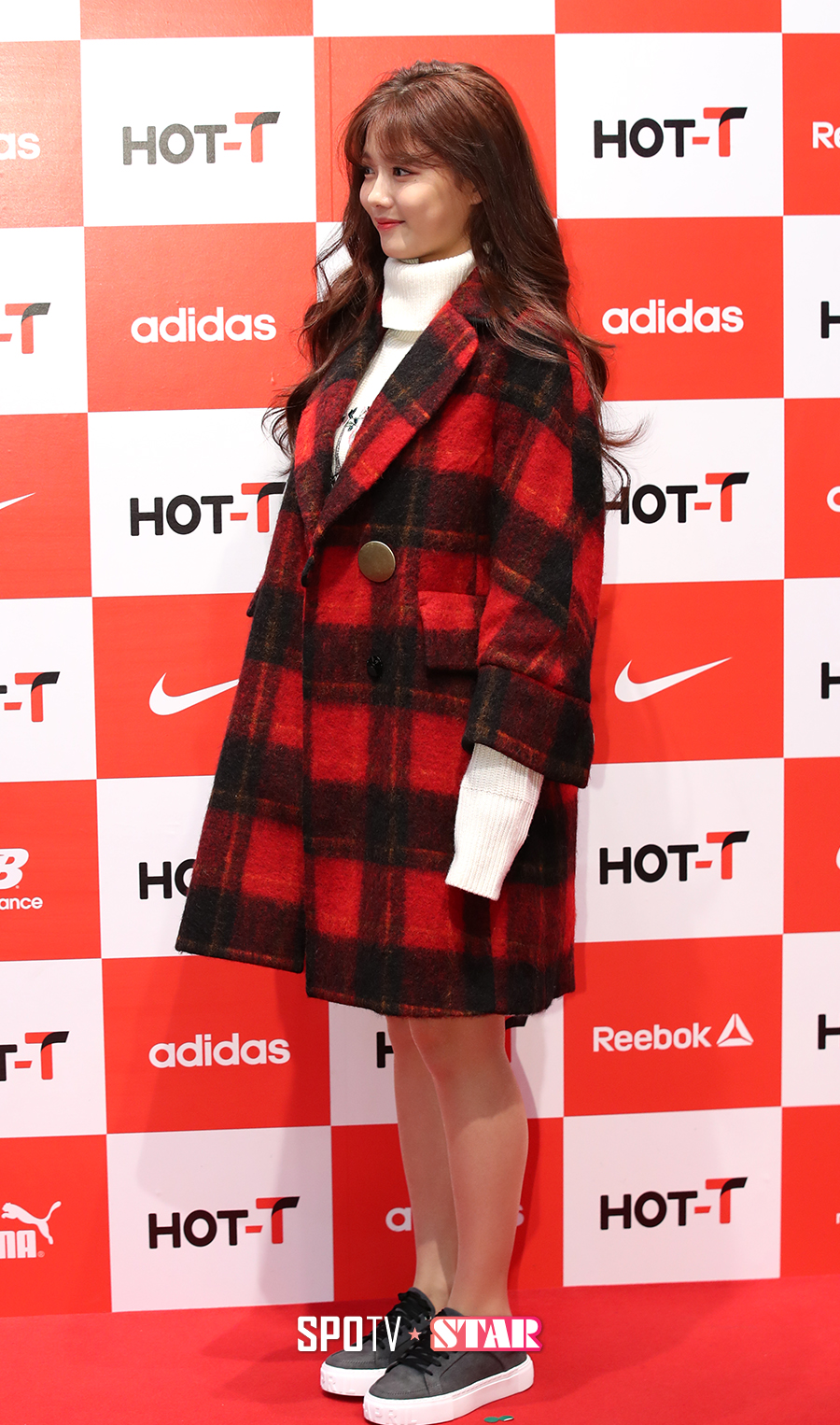 [포토S] 김유정, 귀여운 스니커즈 신고