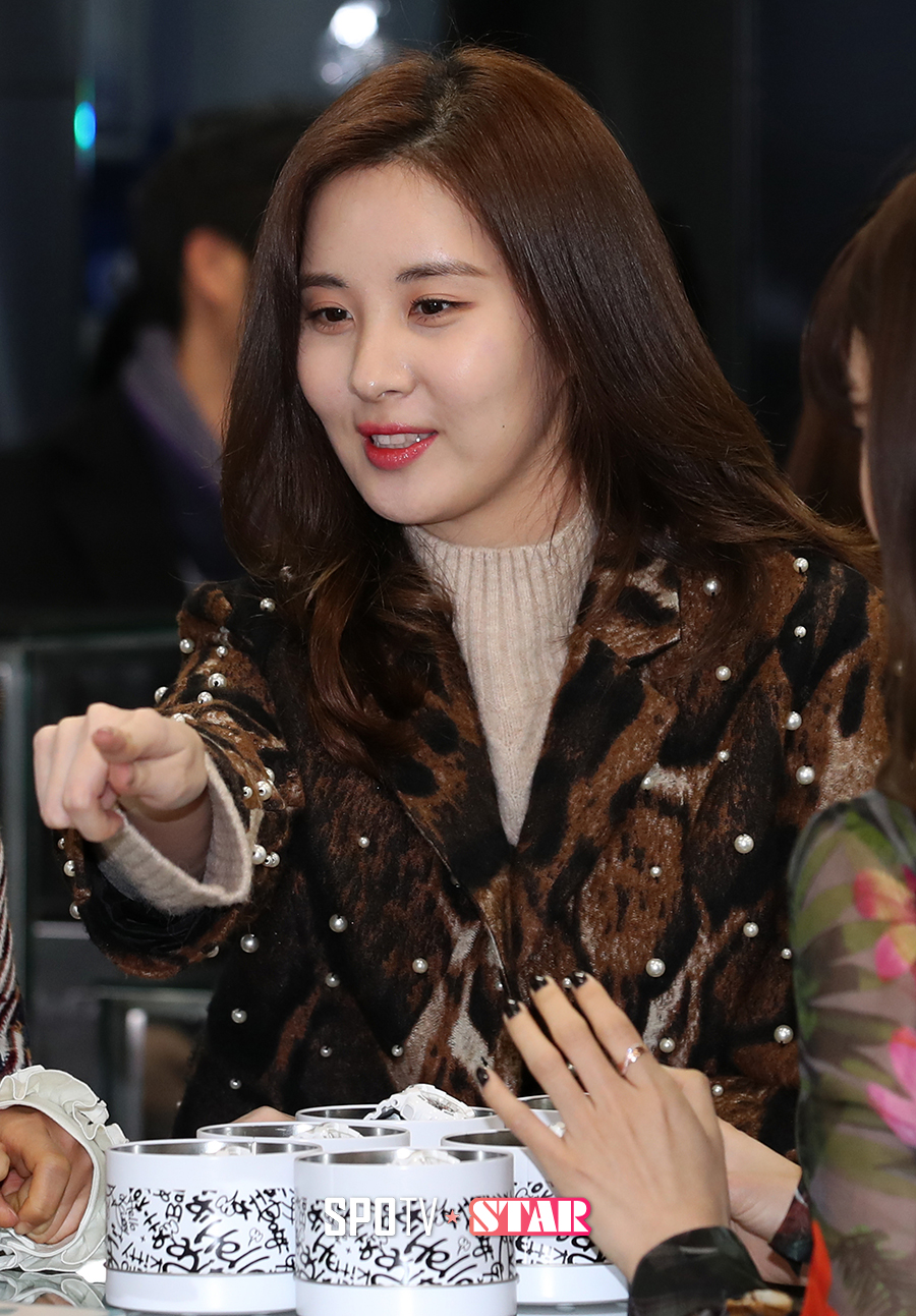 [포토S] 서현, 거울 바라보며
