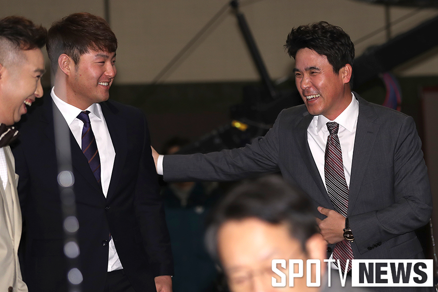 [포토S] 장정석 감독, '병호야 잘하고 있지?'