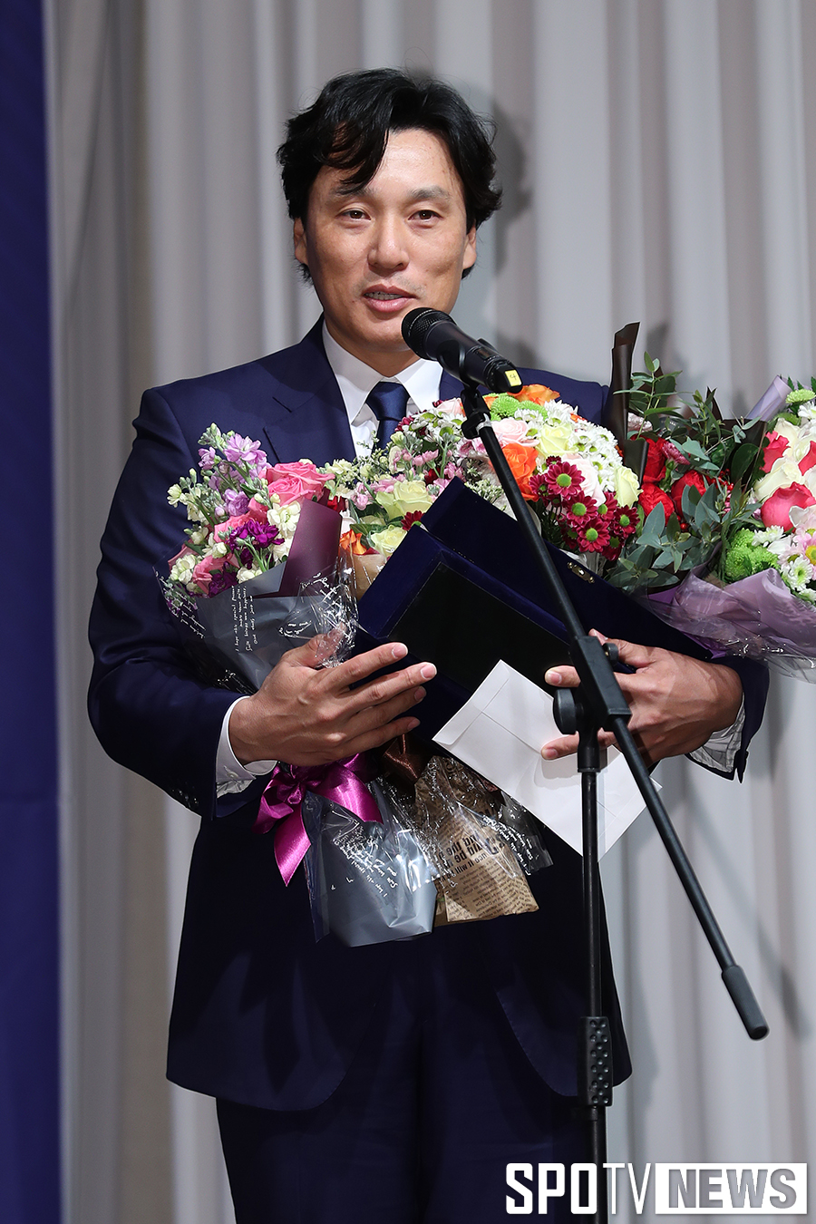 [포토S] '국민타자' 이승엽, 현역 최초 '일구 대상'